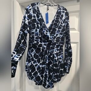 Black & White Giraffe Print Wrap Blouse. Size 1X. New